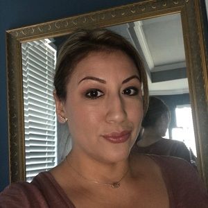 Meet your Posher, Essie